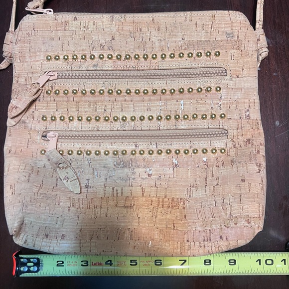 Lightweight cork shoulder bag with gold beads, 2 exterior zipper pockets and 1 - Picture 6 of 6